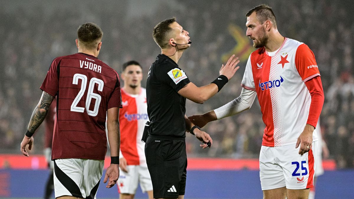 Komise rozhodčích si posvítila na derby. Našla chyby!